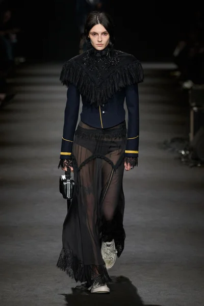 Look 4
